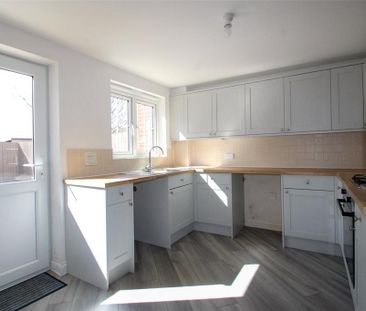 3 bedroom terraced house to rent - Photo 6