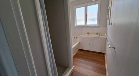 Tidy Two Bedroom Standalone Home – Fantastic Location - Photo 3