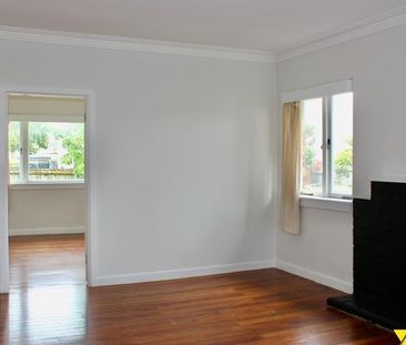 Discover your new home in the heart of Mount Roskill, Auckland! - Photo 6