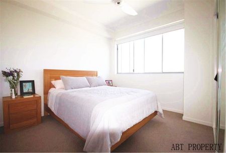 Come Home to Something Special at This Apartment. Unbeatable Location - Walk to Transport and Shops - Photo 3