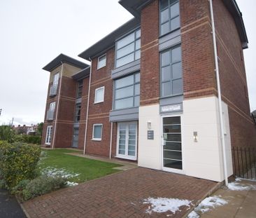 To Let 2 Bed Ground Floor Flat - Photo 2