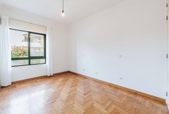 APARTAMENTO T2 NO ARNEIRO - CARCAVELOS