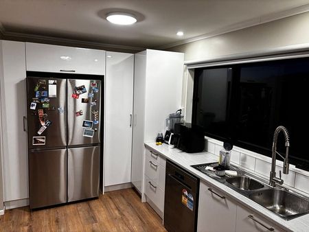 Your large family home semi furnished. - Photo 3