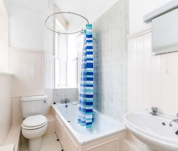 2 bedroom apartment to rent St. James Road, Surbiton, KT6 - Photo 1