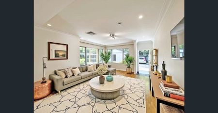 HUGE 3 BEDROOM TOWNHOUSE PLUS STUDY AREA IN QUIET CUL-DE-SAC DEVELOPMENT - Photo 2