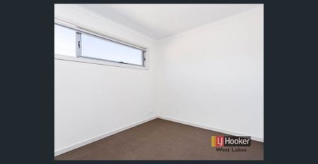 Embrace City Fringe living where every day feels like a holiday! - Photo 3