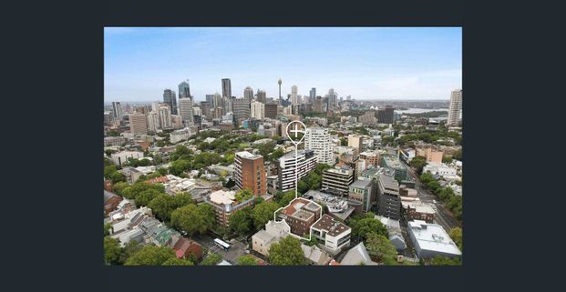 Recently Renovated Art Deco One-Bedroom Apartment - Photo 1