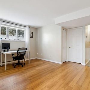 À Louer – Beau Sous-sol Moderne - Photo 2