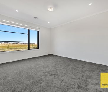 Immaculate Family Living in the Heart of Tarneit - Photo 6