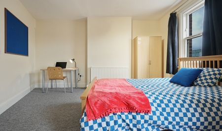 Three Bed Apartment in the City Centre - Photo 5