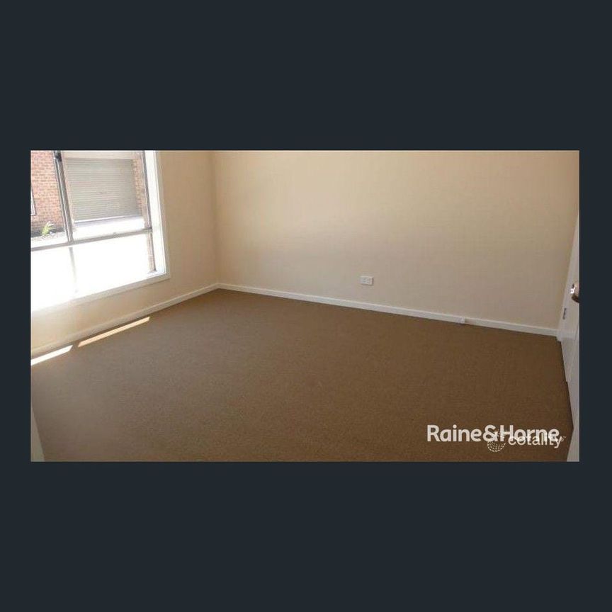 Comfortable 3-Bedroom Home in a Quiet Darley Court - Photo 1