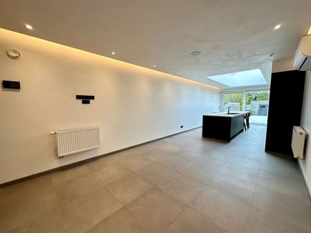 Zeer kwalitatief gerenoveerde rijwoning met hoge afwerking in Watervliet. - Photo 4