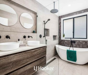 Stunning Family Home - Great Location! - Photo 2