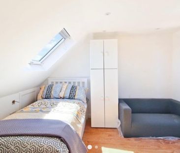 Room in a Shared House, Saxon Drive, W3 - Photo 4