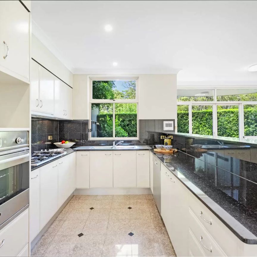Luxury Parkside Residence In Prestigious Resort-Style Complex - Photo 1