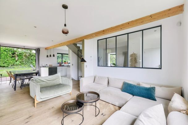 Rueil-Malmaison - Maison familiale avec jardin, beaux volumes. - Photo 1