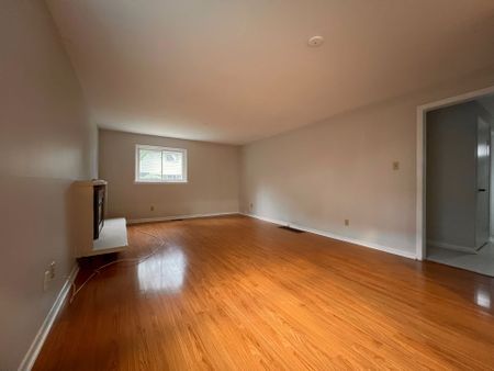 For Lease - 3195 Valmarie Avenue, Mississauga, Ontario - Photo 2