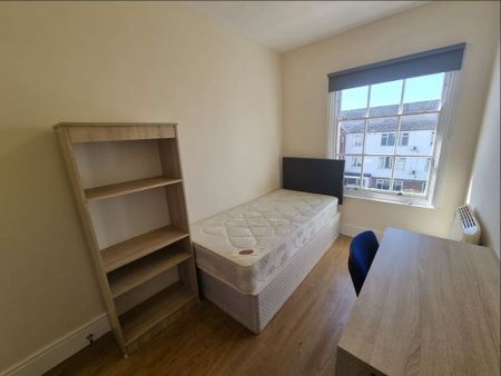 6 Bed Student Accommodation - Photo 5