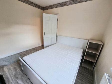 2 bedroom terraced house to rent - Photo 3