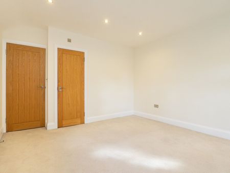 Longdown Lane North, Epsom, KT17 - Photo 3