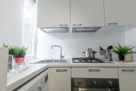 Comfortable single bedroom with a balcony in the centre of Milan - Photo 5