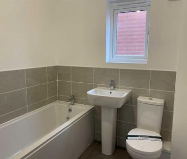 3 bedroom detached house to rent - Photo 3