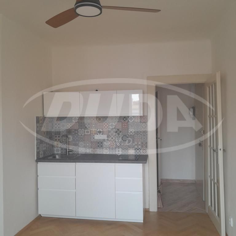 Pronájem bytu 1+kk 17 m2 - Fotografie 1