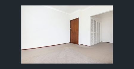 Charming 3-Bedroom Cottage with Studio | Spacious Living in Prime Fairy Meadow Location - Photo 5