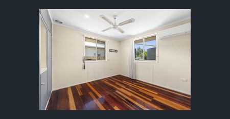 Charming Family Home in Newtown! - Photo 2