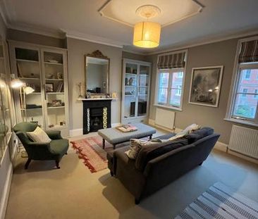 Spacious Double Room close to Battersea Park- Available from Nov 3 - Photo 1