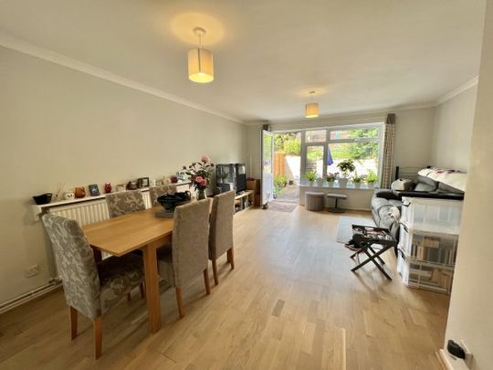 May Tree Close, Winchester - Photo 1