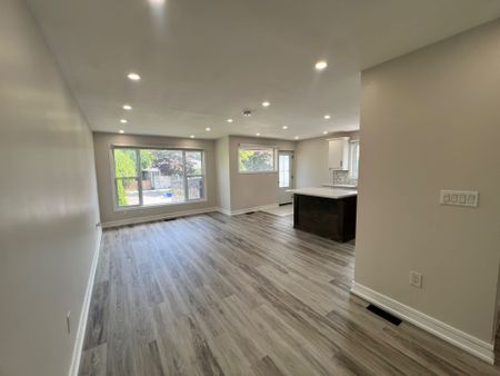 For Lease - 87 Walter Avenue Unit# MAIN, Newmarket, Ontario - Photo 2