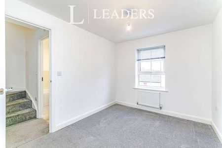 Bedivere Road, Ifield, RH11 - Photo 3