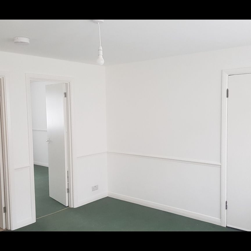 1 Bed Flat, Woodside Court, SO17 - Photo 1