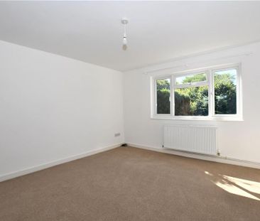 3 bedroom end of terrace house to rent - Photo 3