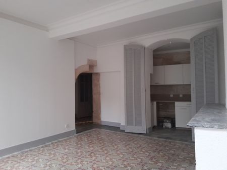 Location Appartement 4 pièces 86m² NIMES 30000 - Photo 3