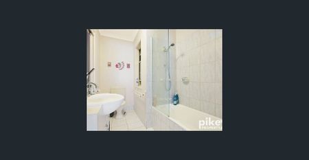 Two Bedroom Townhouse - Close to City - Photo 4