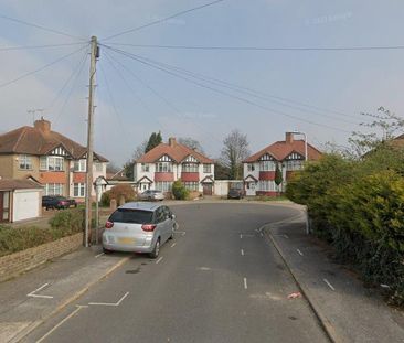 Candover Close, Harmondsworth UB7, London - Photo 3