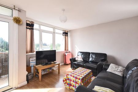 3 bedroom flat to rent - Photo 2