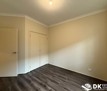 Spacious 3 Bedroom House + Study in Tarneit - Photo 6