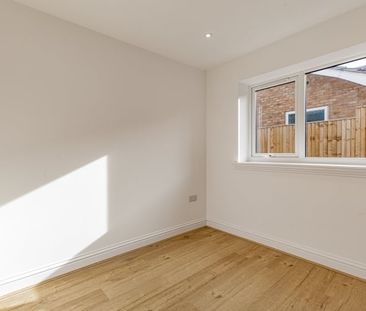 Upper Road, Kennington - Photo 3