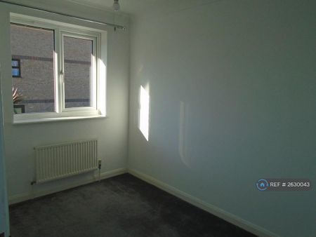 3 bedroom terraced house to rent - Photo 2