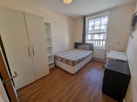 9 Bed Student Accommodation - Photo 3