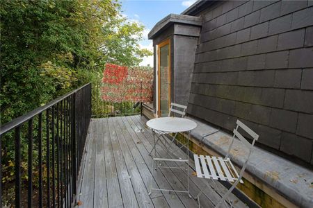 Striking new build apartment in the City Centre. - Photo 5