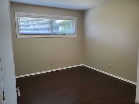 2106 LOUISE AVENUE - Photo 3