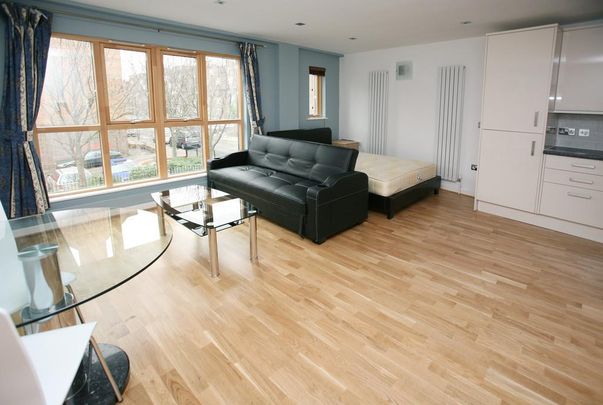 Studio to rent - Photo 1