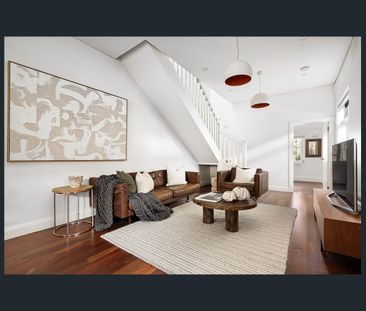 Spacious Coastal Home in Prime Beachside Location 6 Month Lease - Photo 2