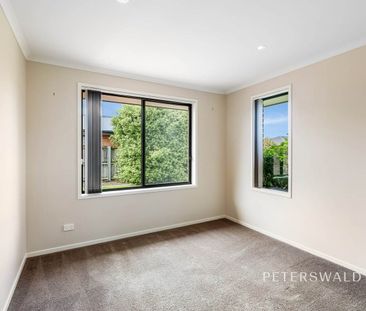 Bright Family Home! - Photo 2