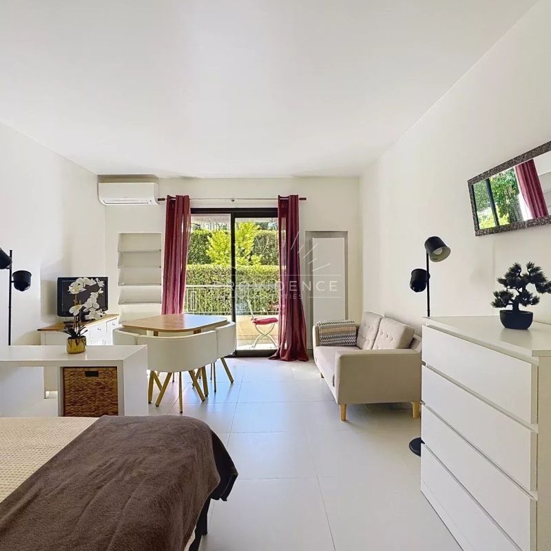 LOCATION - Superbe studio rénové, Cannes Isola Bella - Photo 1