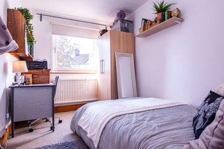 Quirky four bedroom house on Coburn Street - Photo 4